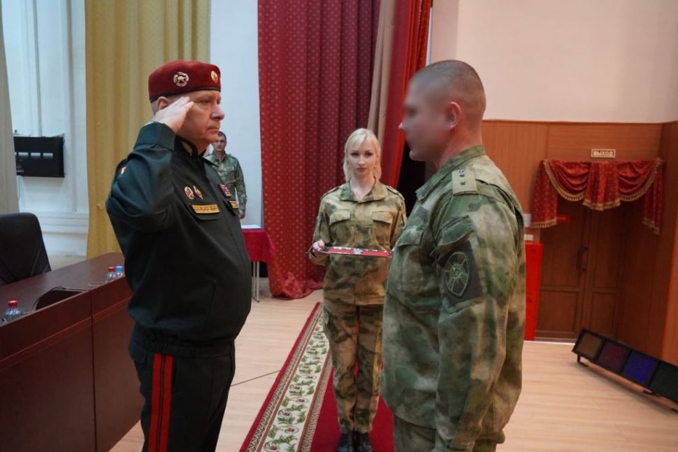 В Архангельске командующий СЗО Росгвардии наградил росгвардейцев, отличившихся в спецоперации на Украине